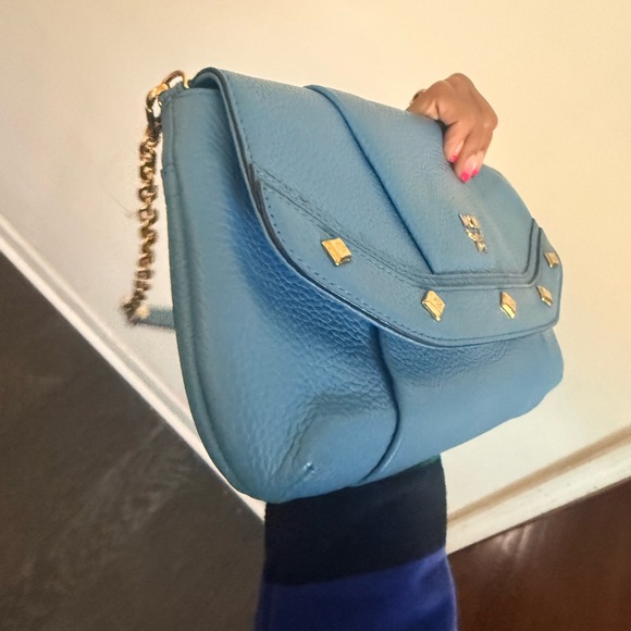 MCM Sky Blue Leather Shoulder Bag with Gold Chain - Picture 5 of 8